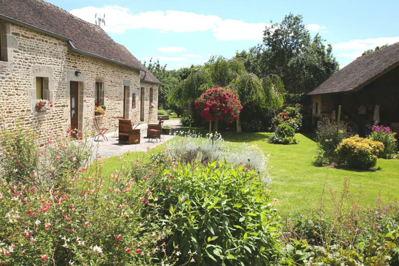 Chambre D'Hote Courtoux Saint-Denis-sur-Sarthon Eksteriør billede
