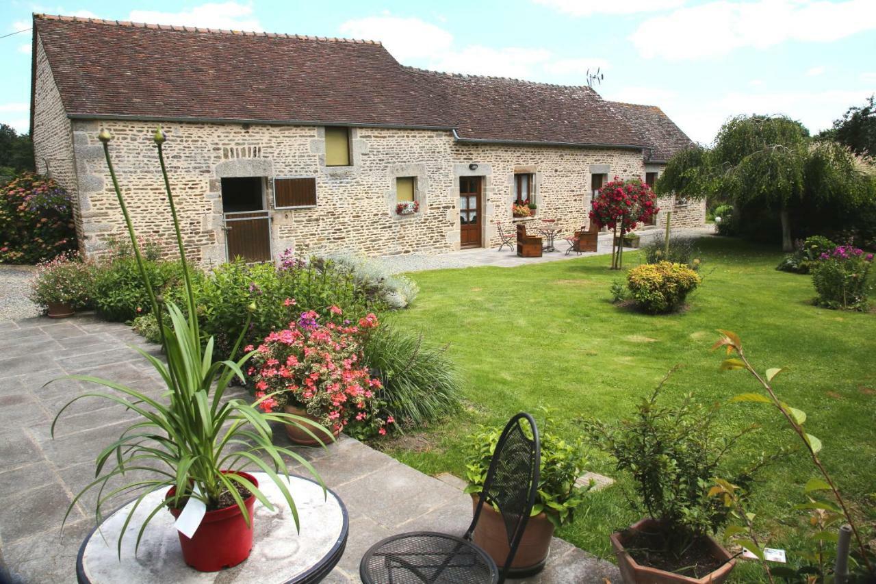 Chambre D'Hote Courtoux Saint-Denis-sur-Sarthon Eksteriør billede